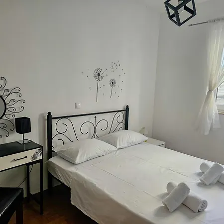 Stela, 2-bedrooms, Sea View And Parking * Makarska