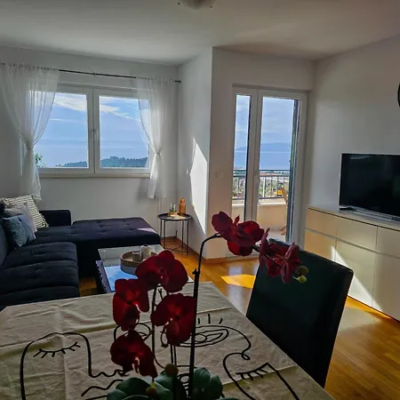 Stela, 2-bedrooms, Sea View And Parking Apartment Makarska
